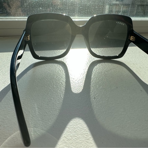 Black Gucci Oversized Sunglasses - Picture 4 of 7